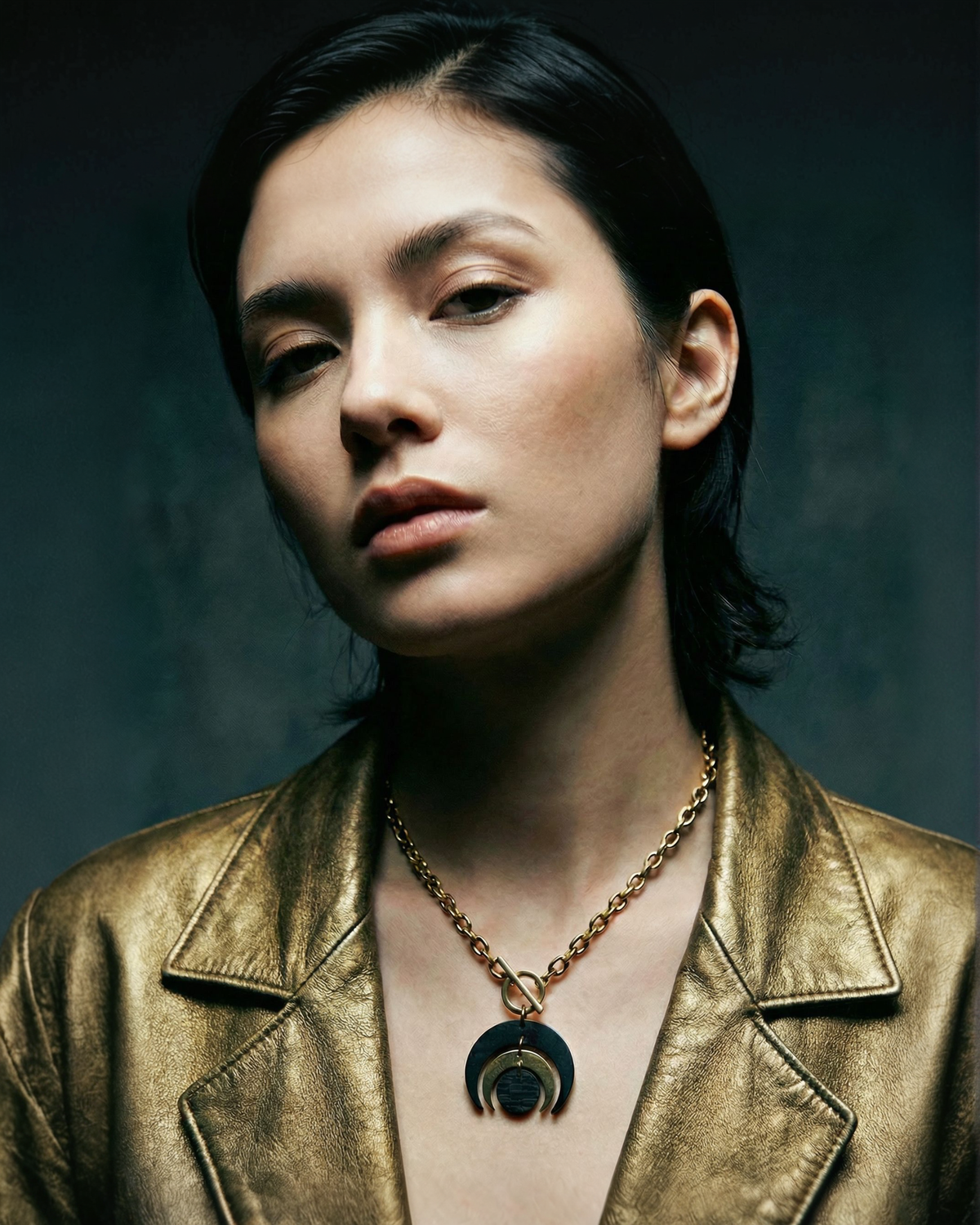 Luna Phase Toggle Necklace - 30mm Black / Gold