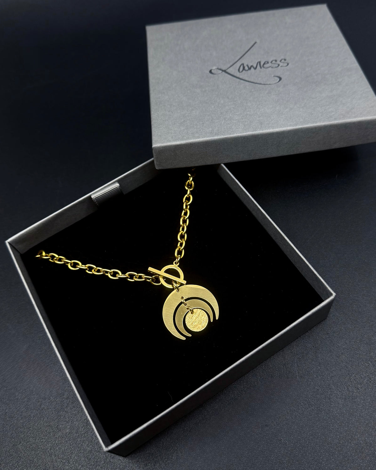 Luna Phase Toggle Necklace - 30mm Gold