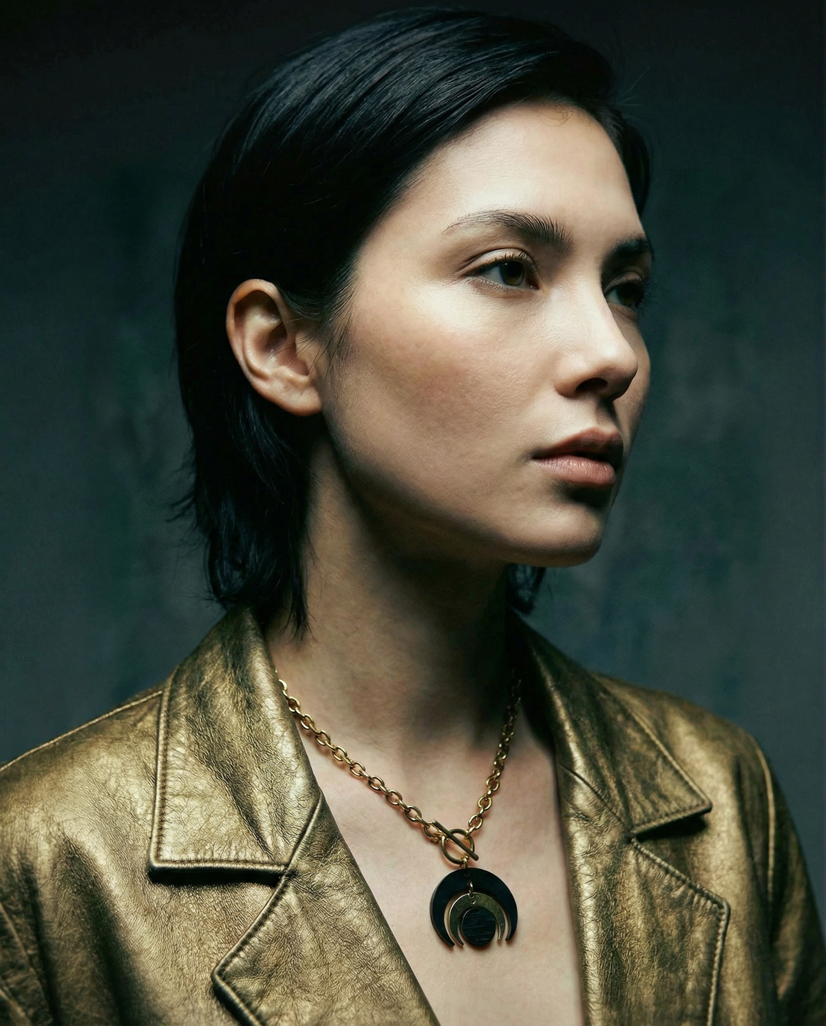 Luna Phase Toggle Necklace - 30mm Black / Gold