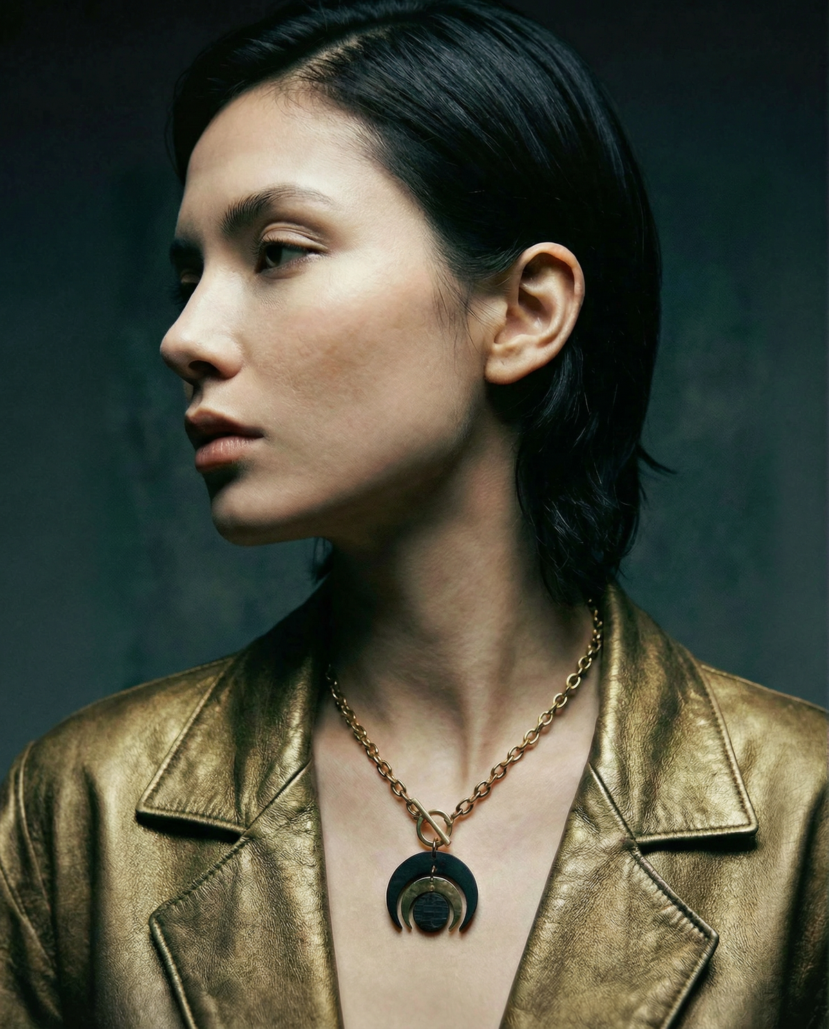 Luna Phase Toggle Necklace - 30mm Black / Gold